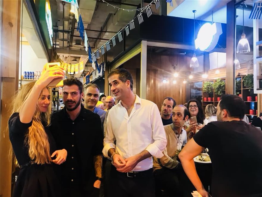 Selfies γαστρονομίας για Κώστα Μπακογιάννη και Ακη Πετρετζίκη στο Ισραήλ