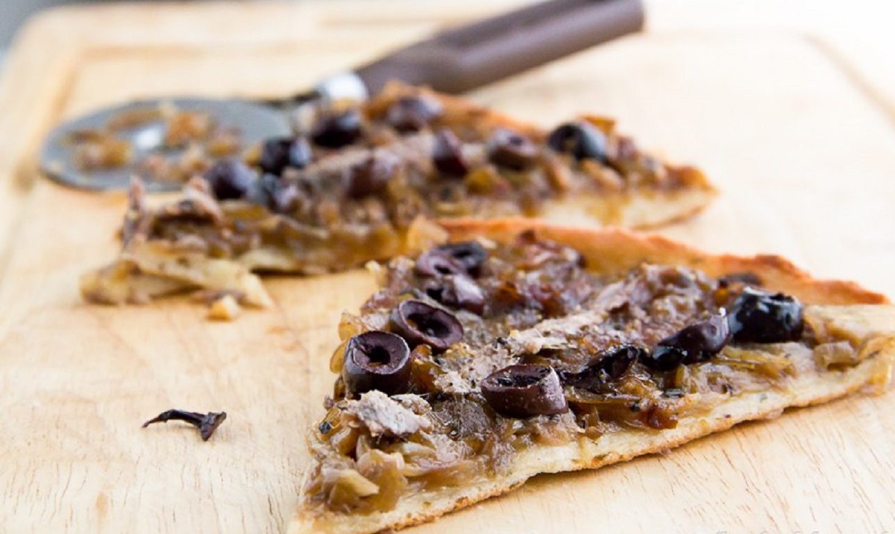 Πισαλαντιέρ: πίτσα με κρεμμύδια, αντζούγιες και ζύμη εξπρές