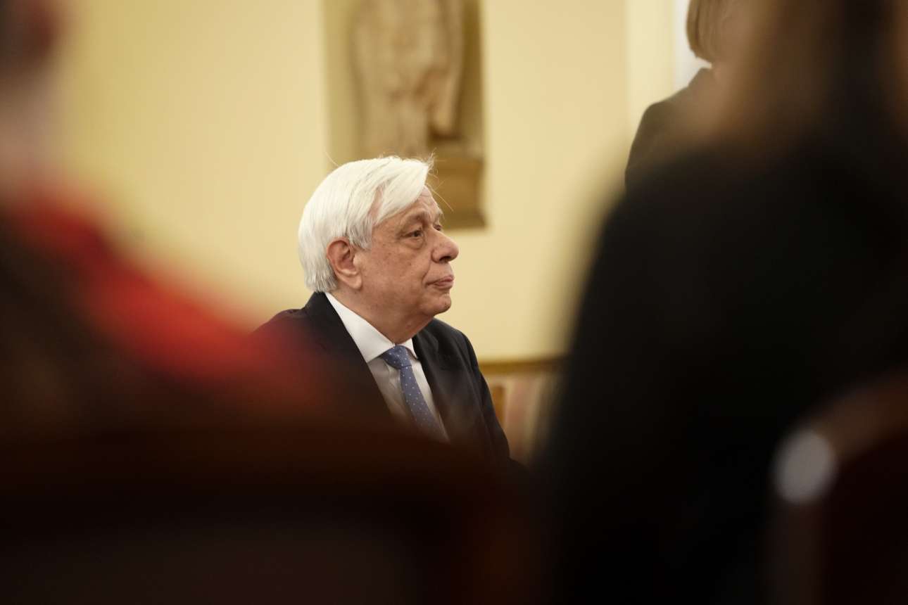 Το ΚΙΝΑΛ απαντά στη στοχοποίηση Σημίτη με τις ποινικές ευθύνες Παυλόπουλου για €147 εκατ.