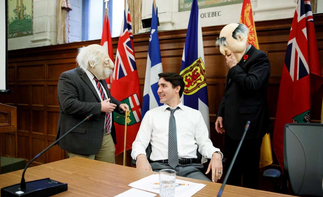 Το Halloween του Τζάστιν Τριντό με Σέρλοκ Χολμς και γέρους του «Μάπετ Σόου»