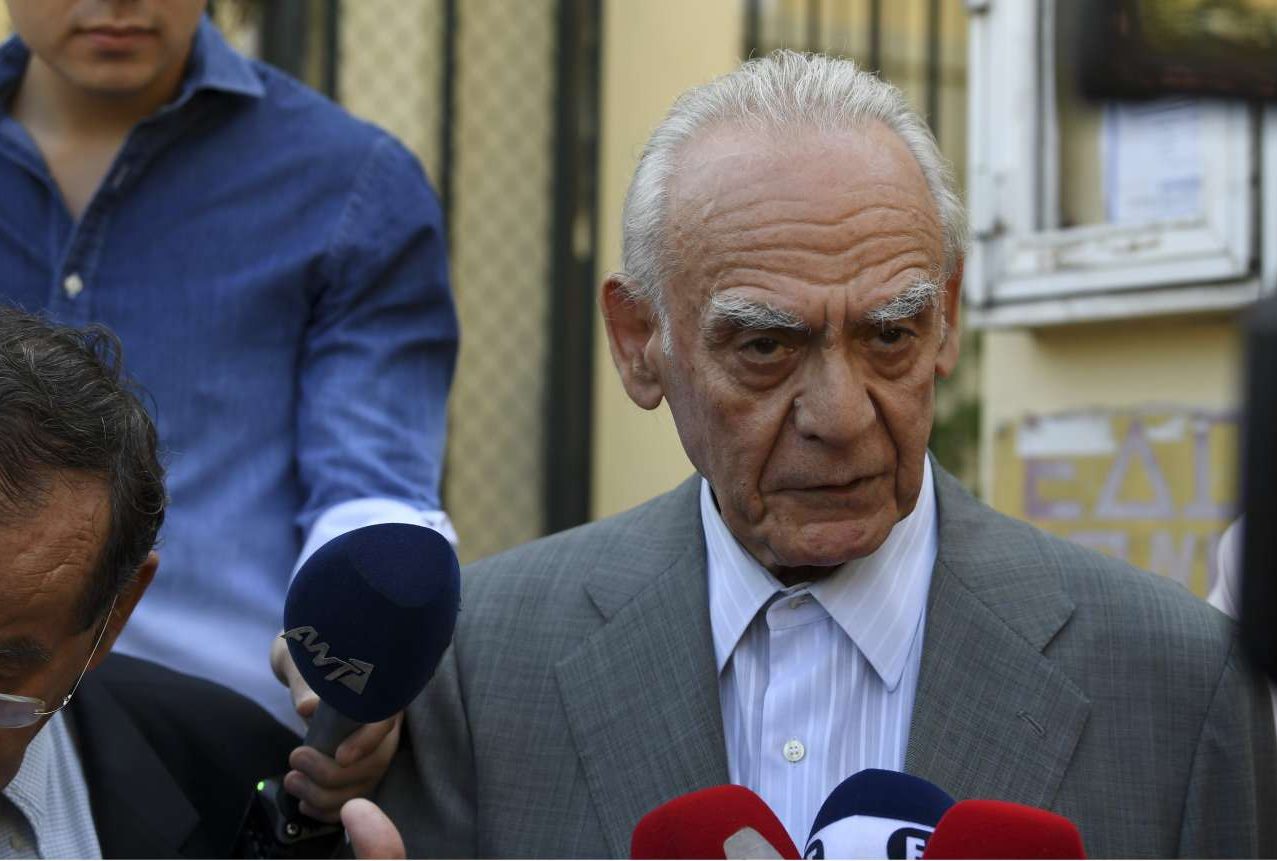 Ακης για το πρωτοσέλιδο των €19 εκατ: «Φτηνοί συκοφάντες, θα λογοδοτήσουν στη Δικαιοσύνη»