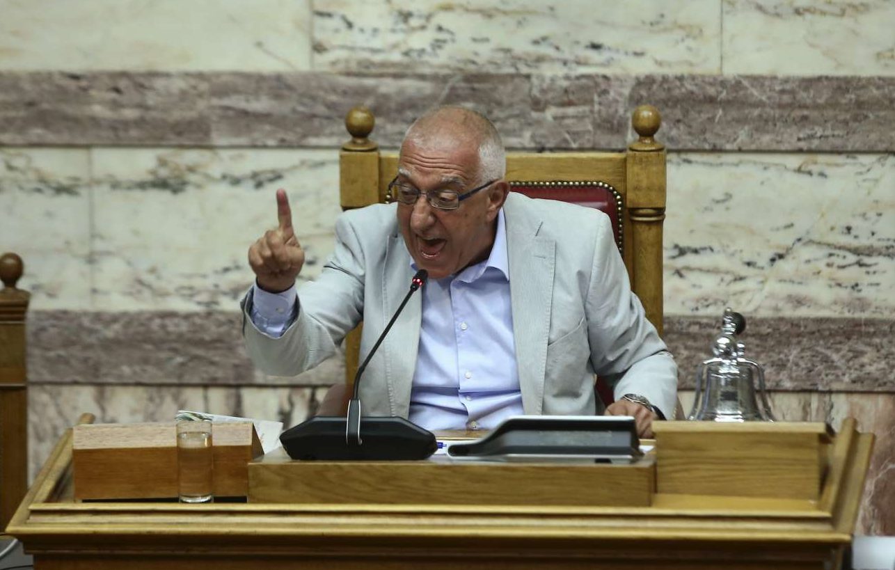 Τελικά η Βουλή κράτησε ενός λεπτού σιγή στη μνήμη του Κατσίφα