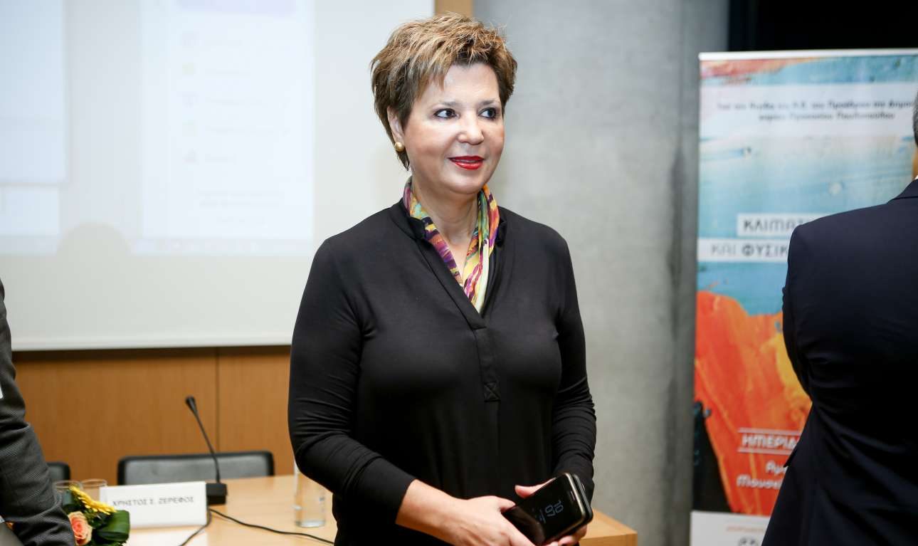 Η Γεροβασίλη ανακοίνωσε τη δωρεάν μετακίνηση των ενστόλων με τα ΜΜΜ