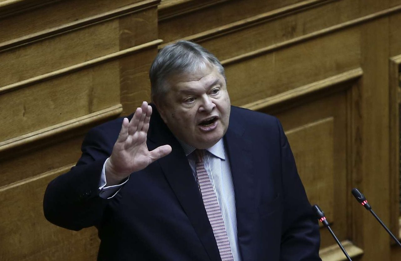 Βενιζέλος: Ματαιοπονούν όσοι επιδιώκουν να αμαυρώσουν τον Κώστα Σημίτη