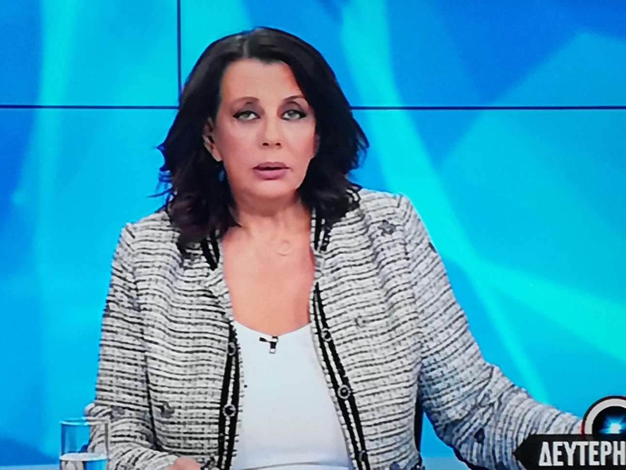 Η Ακριβοπούλου ζήτησε δημοσίως συγγνώμη από τους μητροπολίτες (και γλίτωσε τα δικαστήρια)