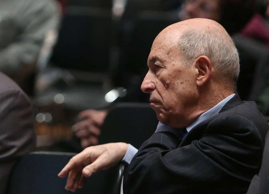 Νέα απάντηση Σημίτη: Προσωπικές επιθέσεις δεν με αγγίζουν