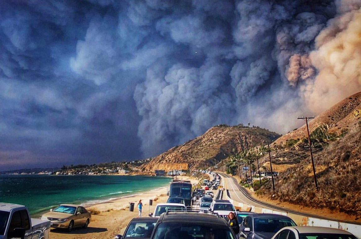 Eικόνες Αποκάλυψης στην Καλιφόρνια: πάνω από 26 νεκροί, δεκάδες αγνοούμενοι