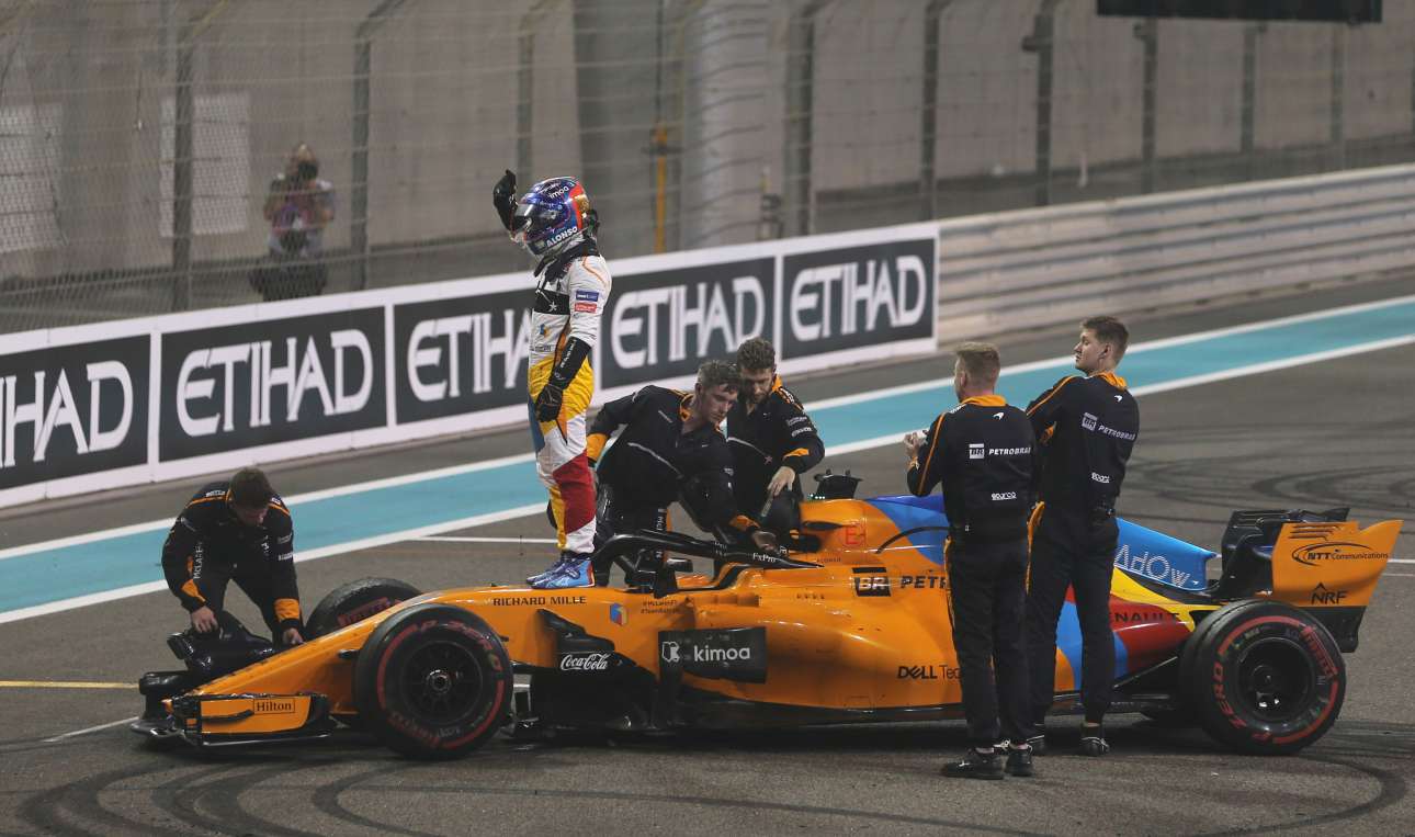 Φερνάντο Αλόνσο: «Καρό σημαία» για έναν θρύλο της Φόρμουλα 1