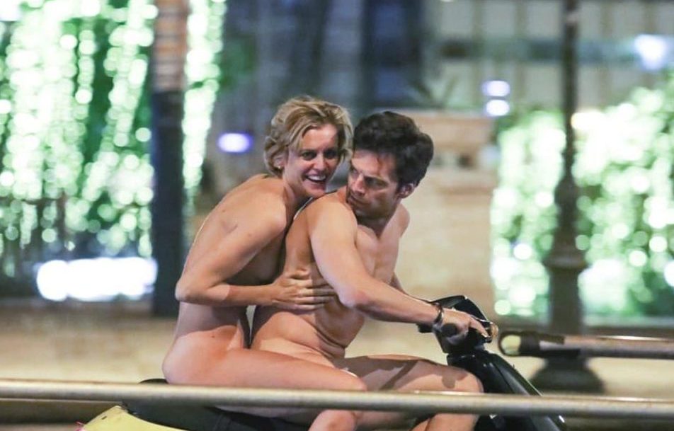 Χολιγουντιανό ζευγάρι έκανε ολόγυμνο βόλτα στην Αθήνα πάνω σε σκούτερ