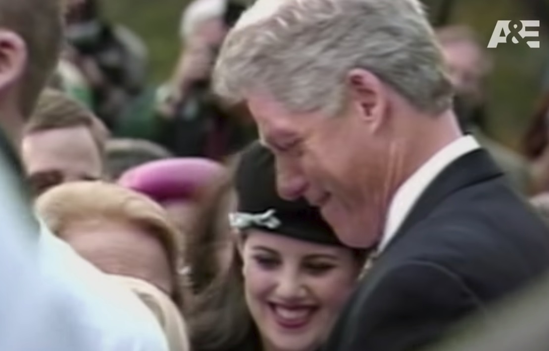 Για όλα φταίει ένα στρινγκ – η Λεβίνσκι αποκαλύπτει πώς προσέλκυσε τον Κλίντον