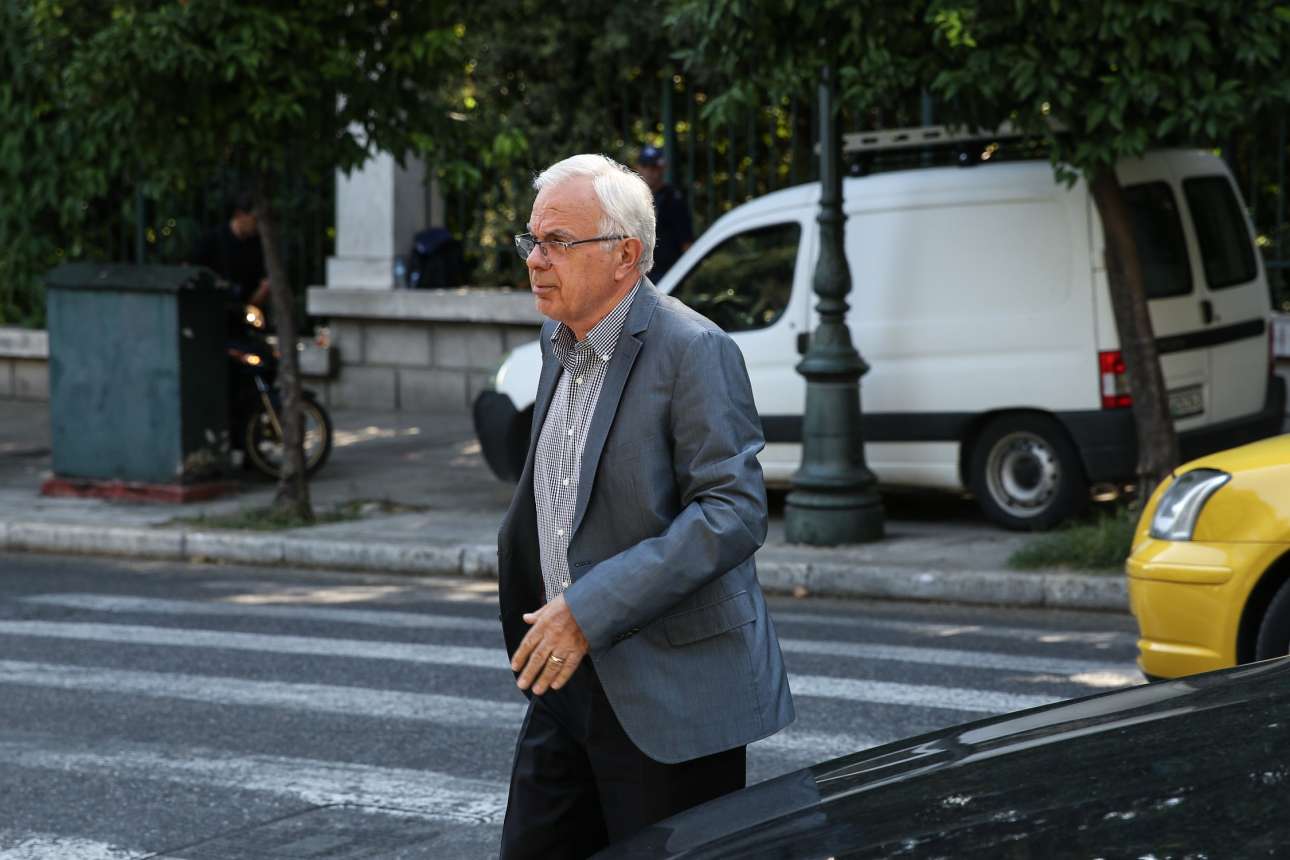 Ο Αποστόλου προτείνει να χρηματοδοτηθει η οικονομία από τις… θυρίδες!