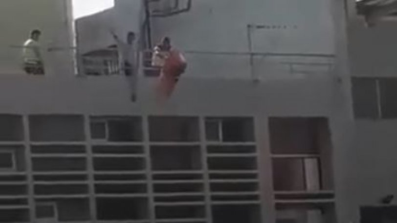 Μαθητές μπήκαν στο ΤΕΙ Κρήτης και έκαψαν αλβανική σημαία [βίντεο]