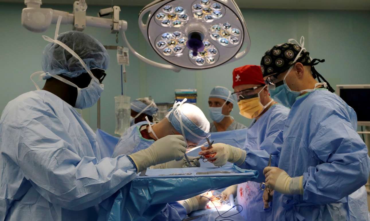 Μπορούν τα ρομπότ και οι νοσοκόμες να αντικαταστήσουν τους χειρουργούς;