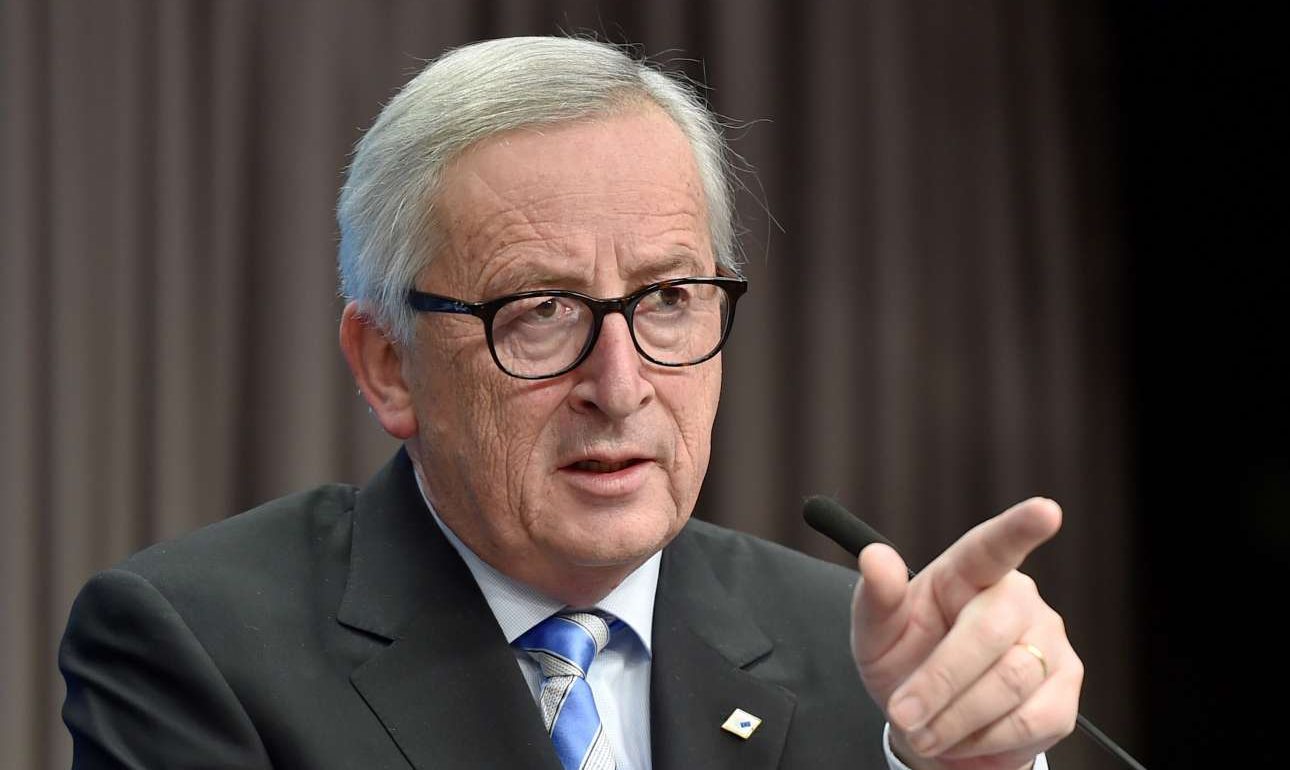 Γιούνκερ: Πηγαίνετε σε ένα στρατιωτικό νεκροταφείο για να δείτε την εναλλακτική στην EE