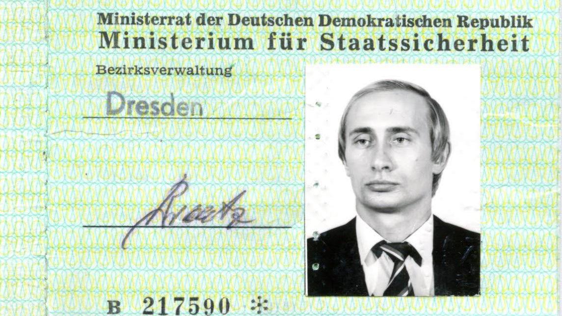 Βρέθηκε μετά από 28 χρόνια η ταυτότητα του Πούτιν στη Στάζι