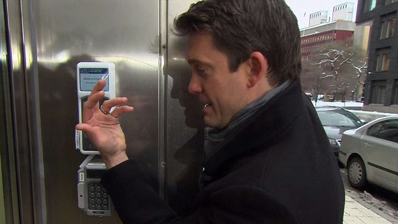 Η Σουηδία καταργεί τα μετρητά αλλά οι χάκερ παραμονεύουν