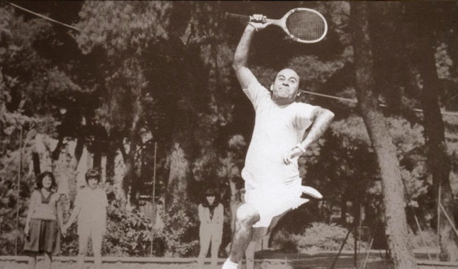 Θέλεις να σου μάθω τένις;