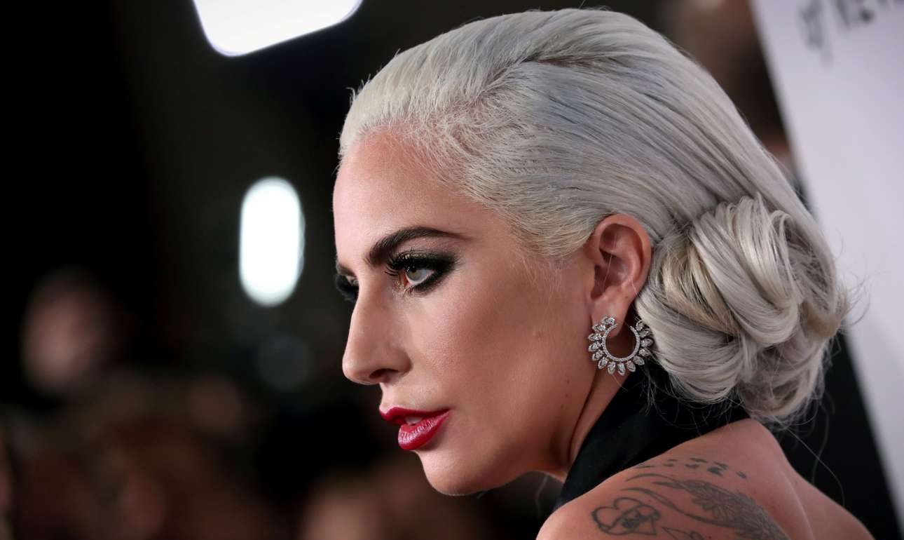 Lady Gaga: «Μετάνιωσα που συνεργάστηκα με τον τραγουδιστή Ρ. Κέλι»