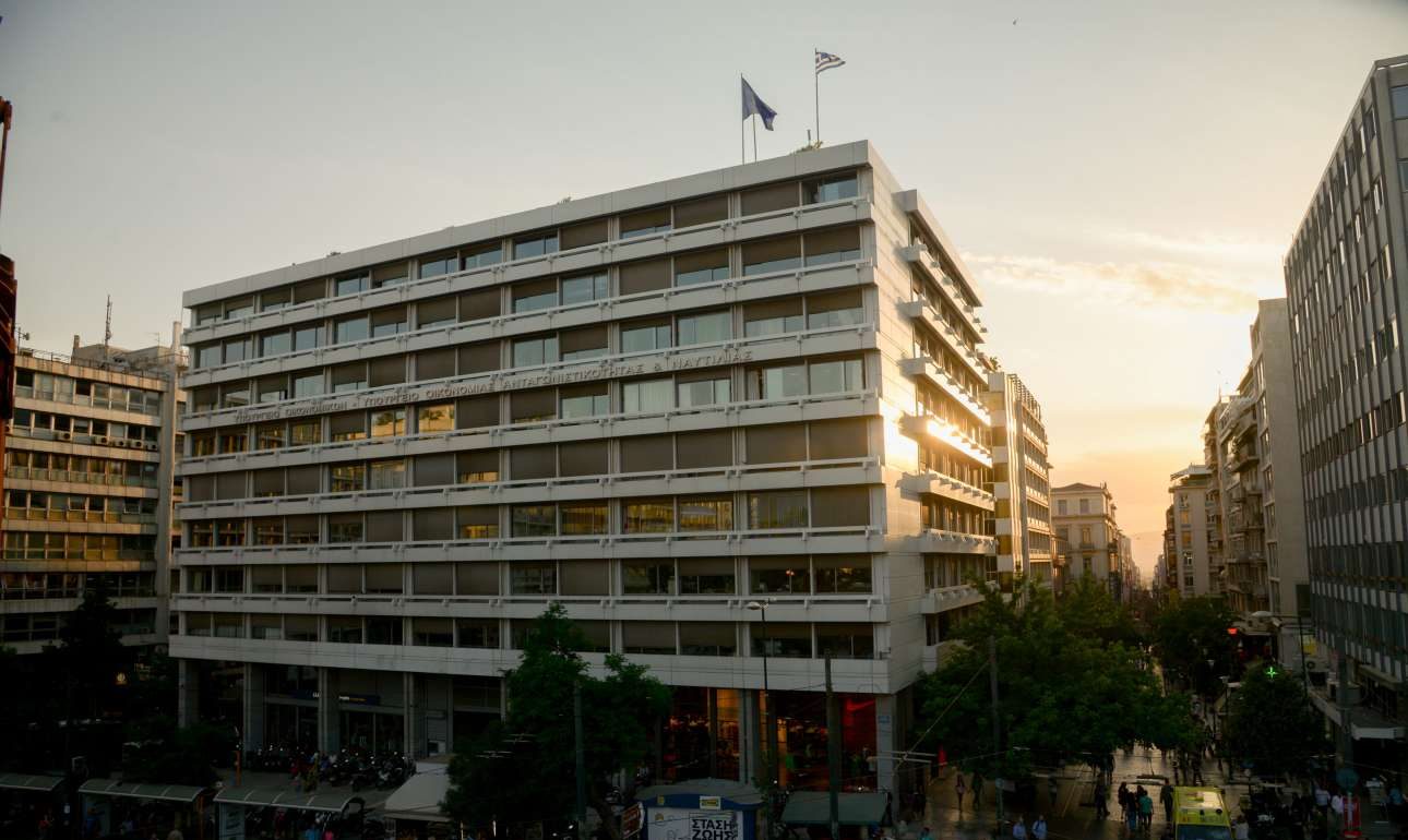 Η ταράτσα του υπουργείου Οικονομικών είναι στρωμένη με κάνναβη!