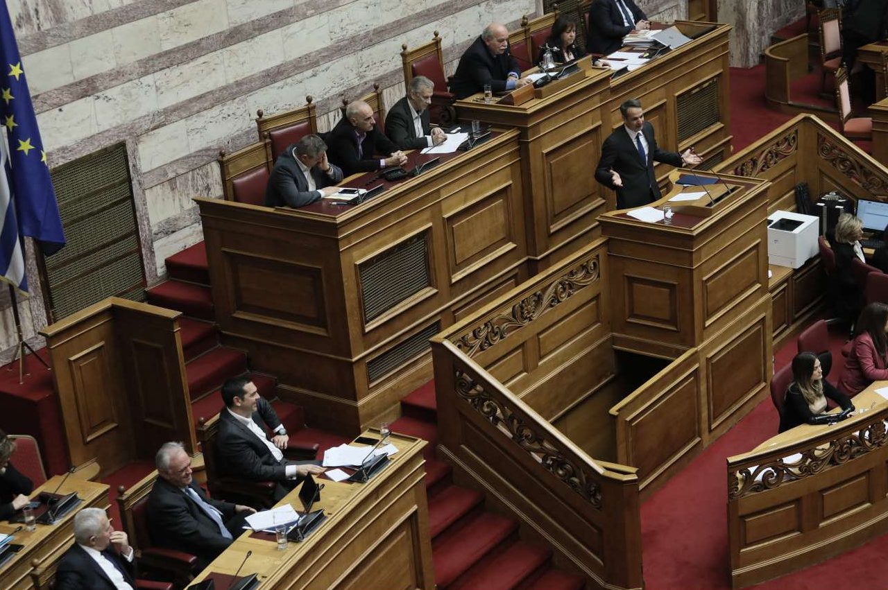Ψήφος εμπιστοσύνης: Οι οκτώ ατάκες Τσίπρα & Μητσοτάκη που ξεχώρισαν από τη μάχη στη Βουλή