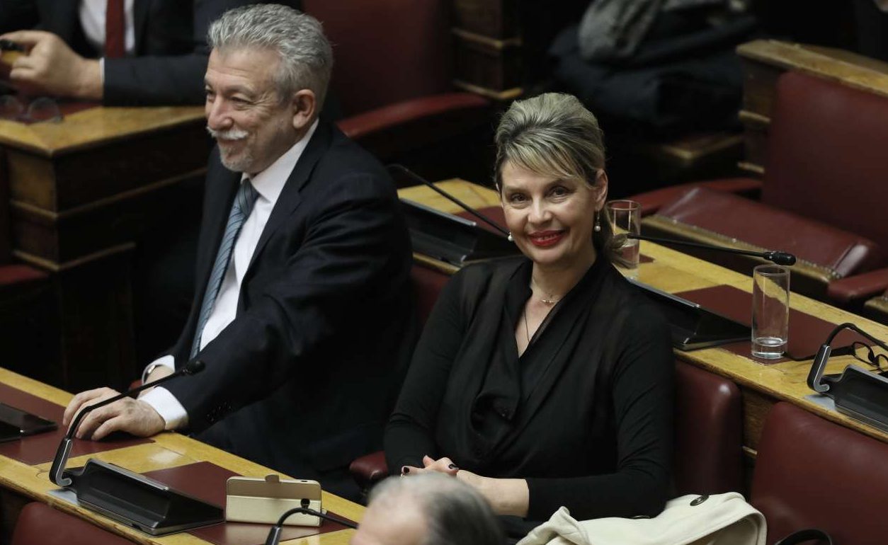 Ελεύθερος ο 63χρονος για τα απειλητικά μηνύματα στην Παπακώστα – στο πλευρό του η Ραχήλ Μακρή!