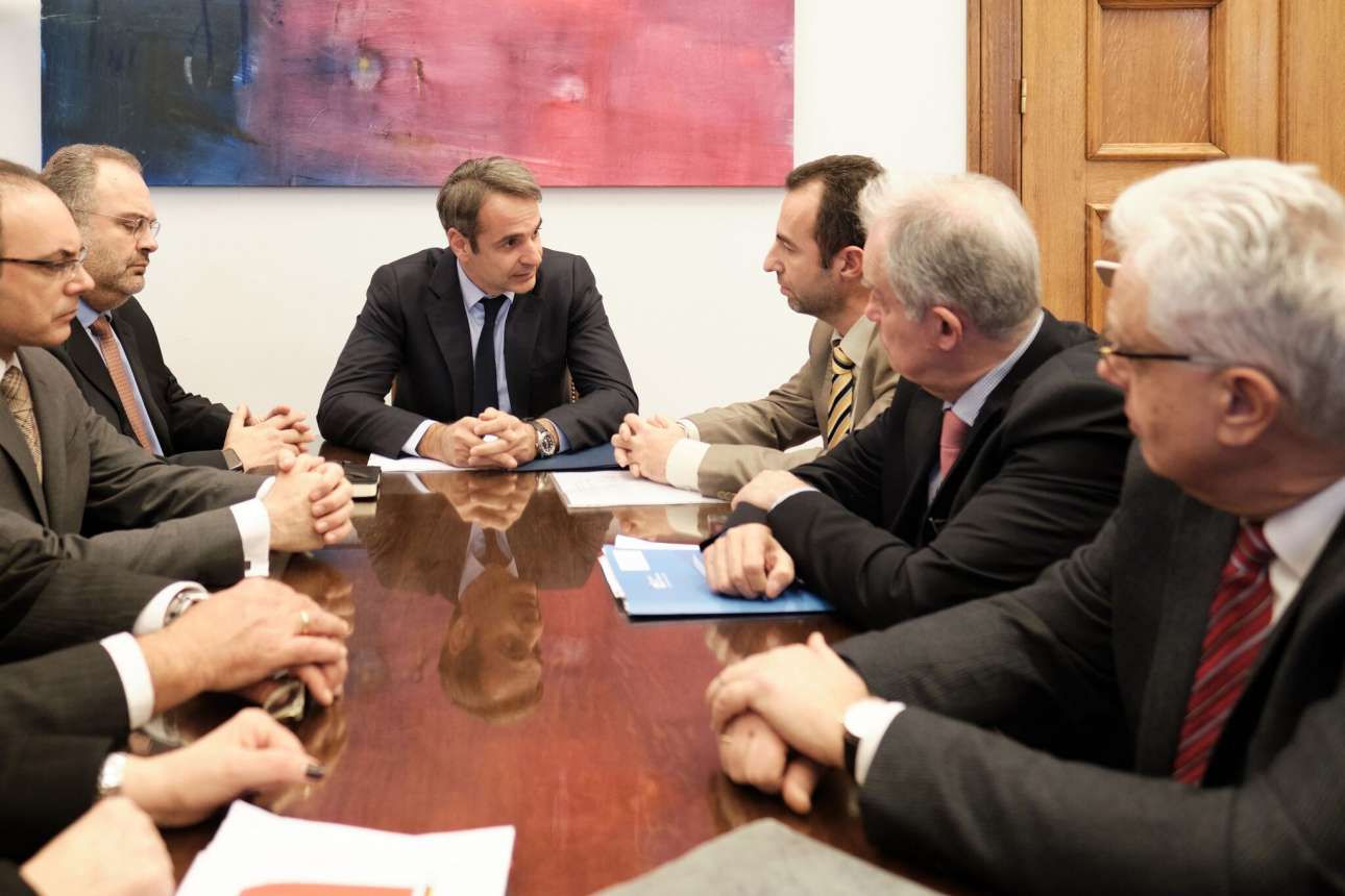 Δικαστές και εισαγγελείς επιδοκιμάζουν τις δηλώσεις Μητσοτάκη – τι έγινε στη συνάντηση με την ΕΔΕ [βίντεο]