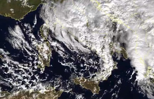 Εντυπωσιακός κυκλώνας στην κεντρική Μεσόγειο [εικόνα δορυφόρου]