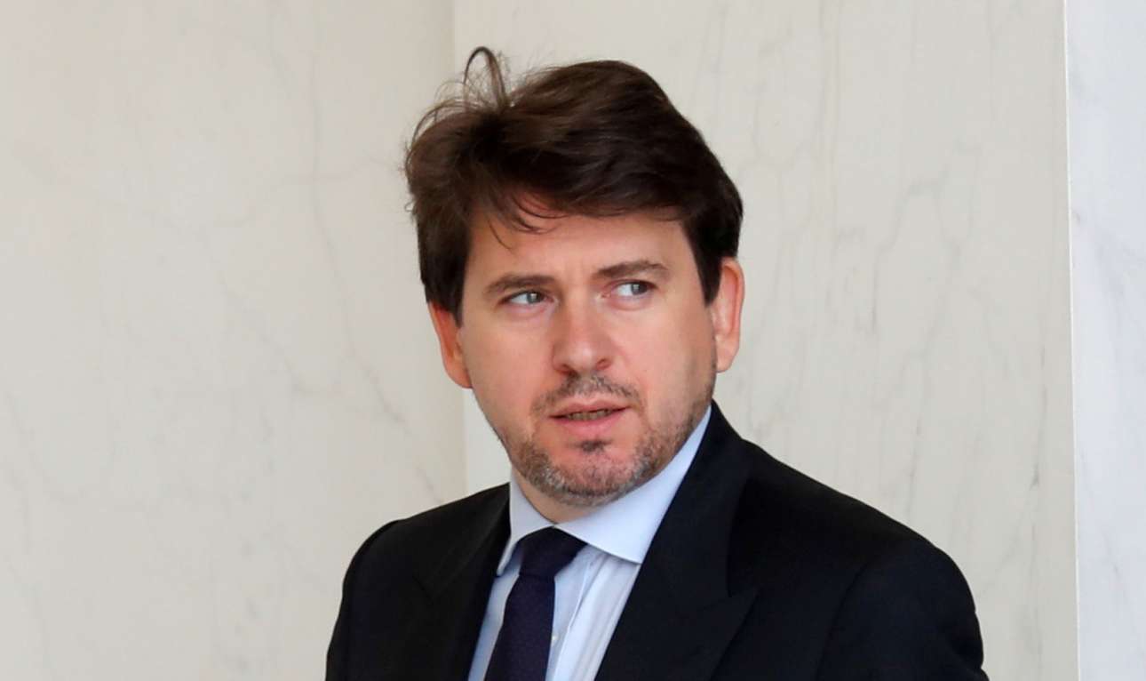 Γαλλία: Αποχωρεί στενός σύμβουλος του Εμανουέλ Μακρόν