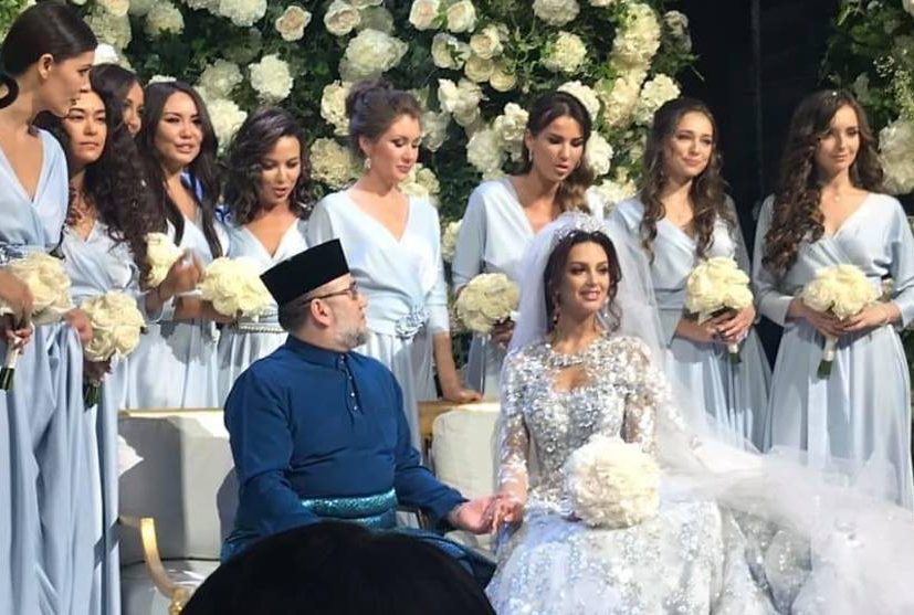 Ο βασιλιάς που απαρνήθηκε το στέμμα για να παντρευτεί τη «Μις Μόσχα»