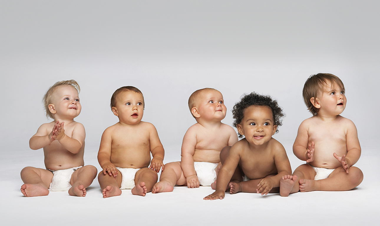 Και όμως, όλα τα μωρά γεννιούνται ίσα ανεξάρτητα από τη φυλή ή την τάξη τους