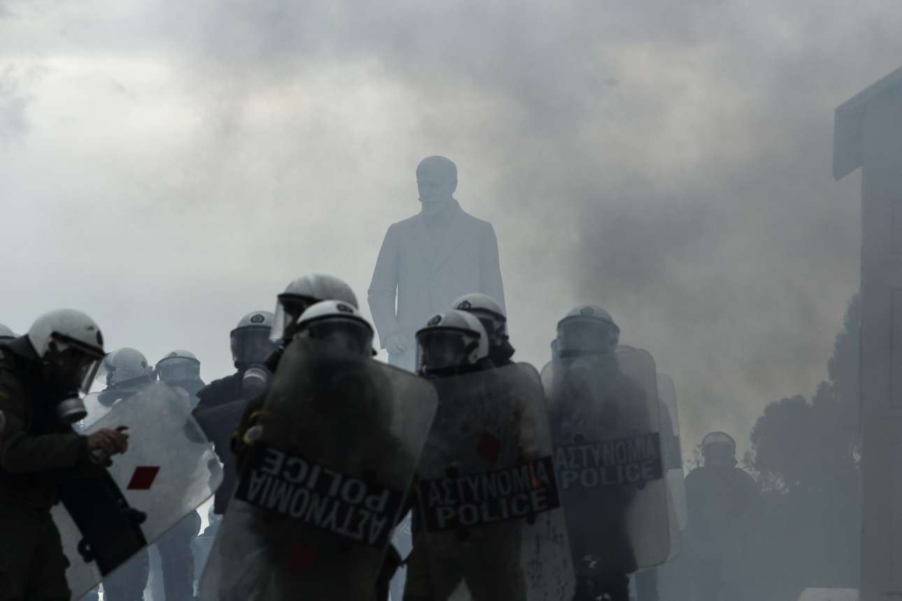 Γιατί έπνιξαν το συλλαλητήριο στα δακρυγόνα