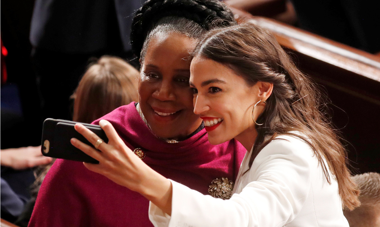 Η Οκάζιο-Κόρτεζ διδάσκει Twitter στις παλιοσειρές του Κογκρέσου