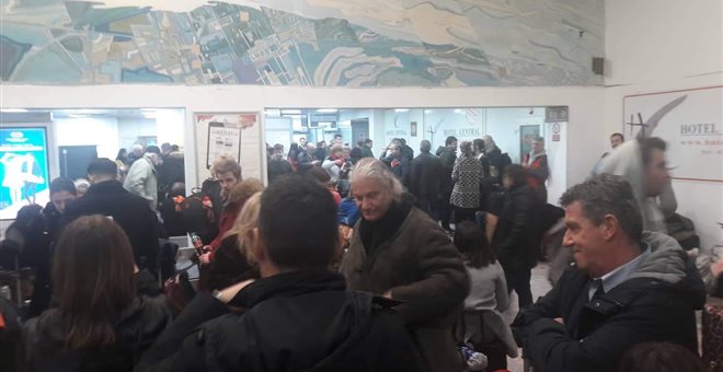 Χάος στο αεροδρόμιο «Μακεδονία» – Αερογέφυρα για εγκλωβισμένους επιβάτες στη Ρουμανία