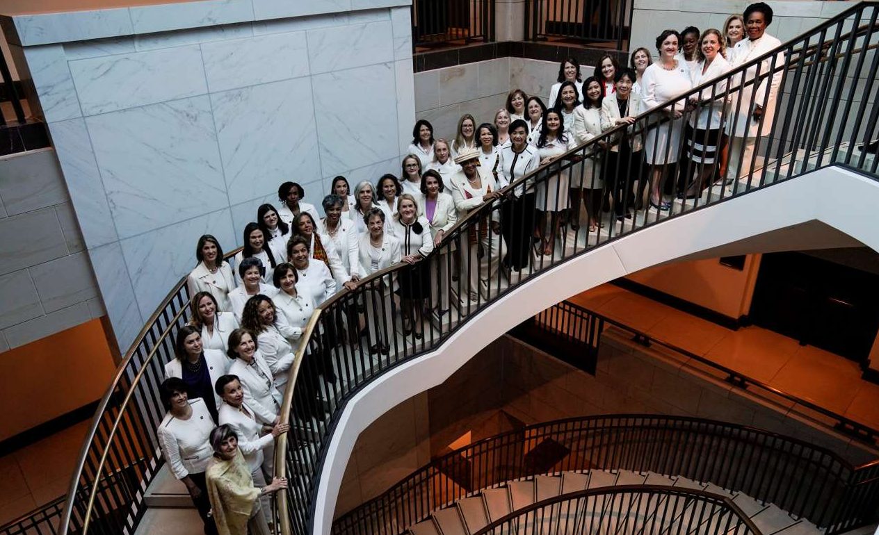 «Λευκό» αντάρτικο των γυναικών του Κογκρέσου στον Τραμπ