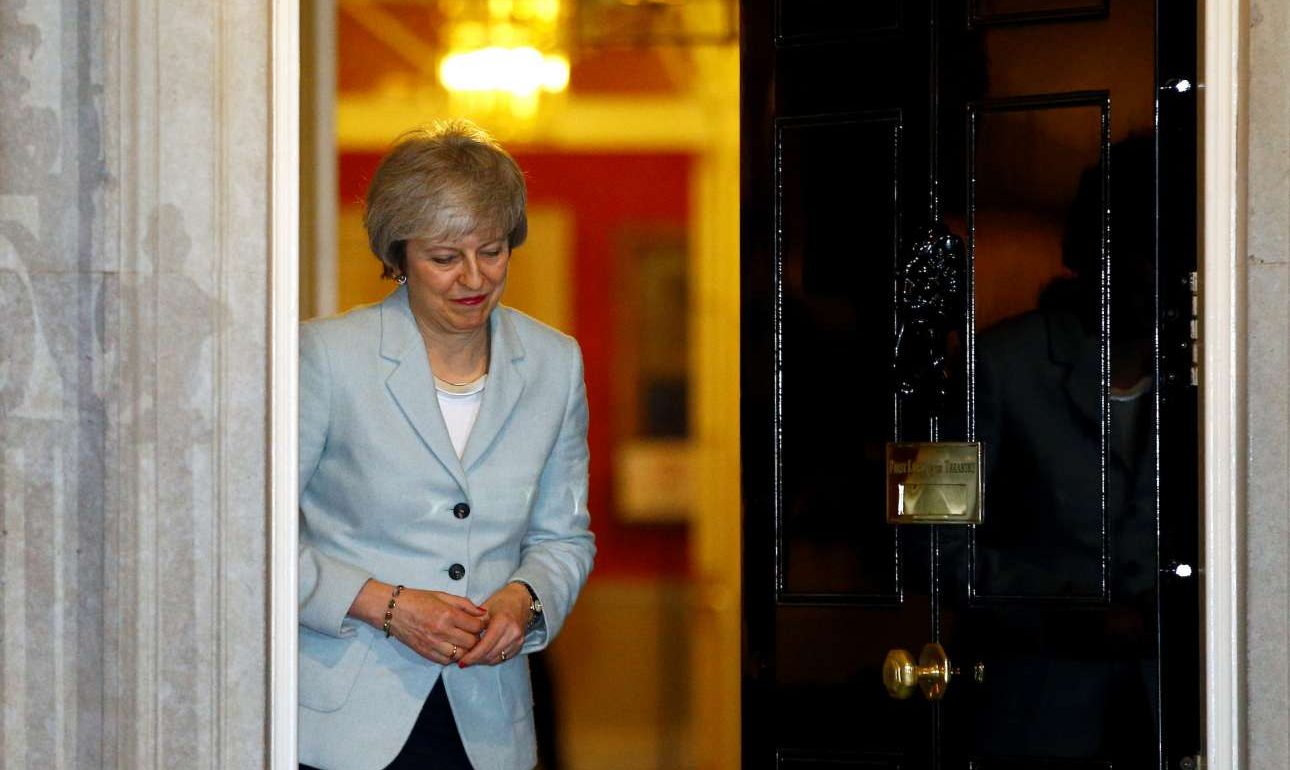 Ανταρσία τριών υπουργών κατά της Μέι αν δεν αποκλειστεί το άτακτο Brexit