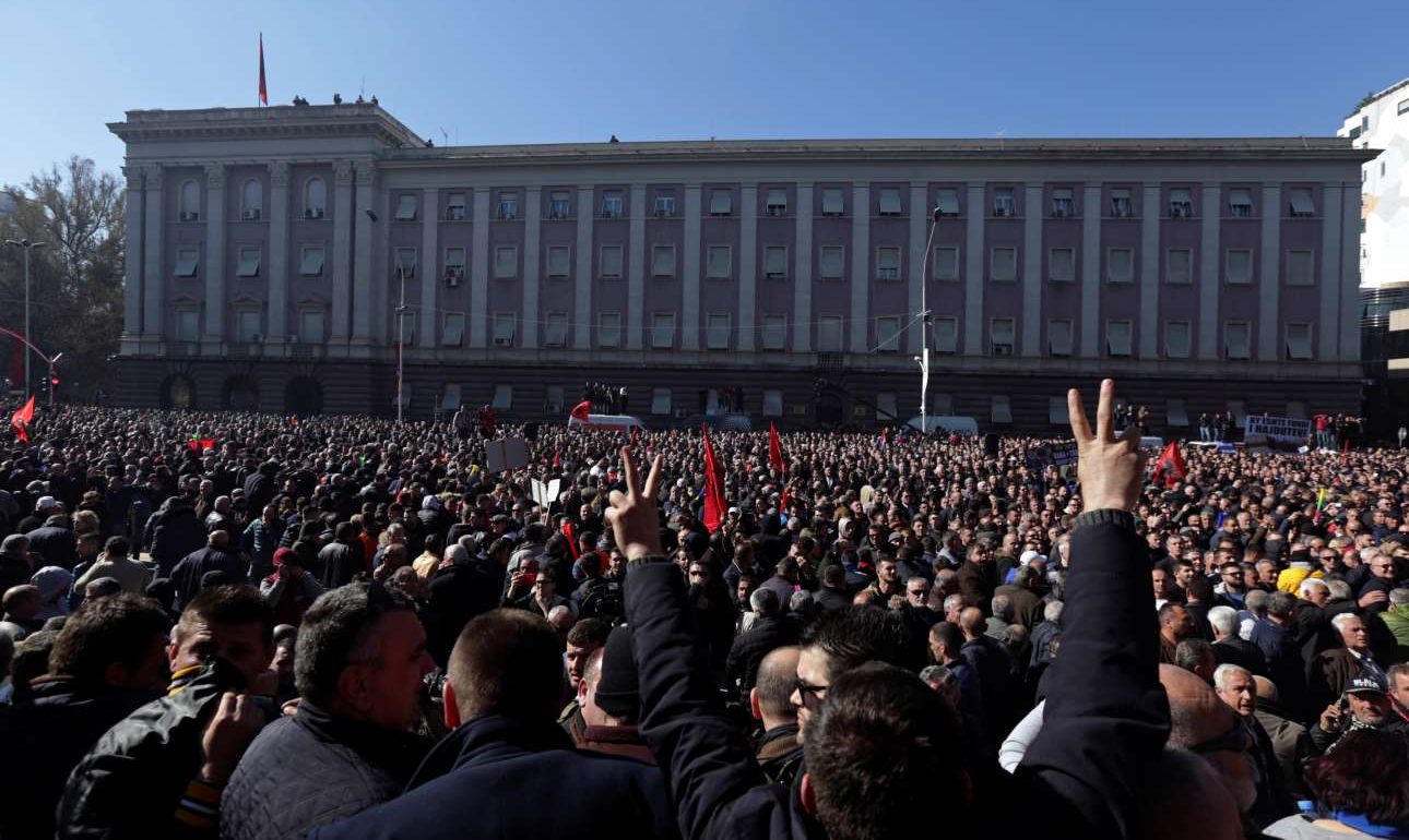 «Οι διαδηλώσεις στην Αλβανία θα είναι βραχύβιες, γιατί δεν είναι αυθόρμητες»