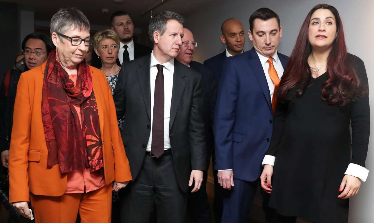 «Αποστασία» επτά βουλευτών από τους Εργατικούς – Ράπισμα σε Κόρμπιν