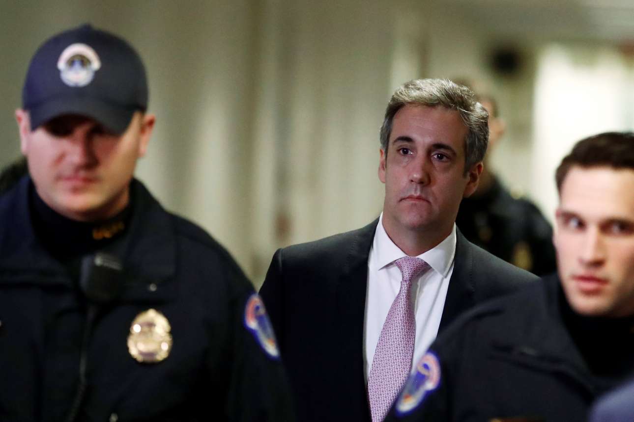 Ο πρώην δικηγόρος του Τραμπ «πυροβολεί» τον «ρατσιστή και απατεώνα» πρόεδρο