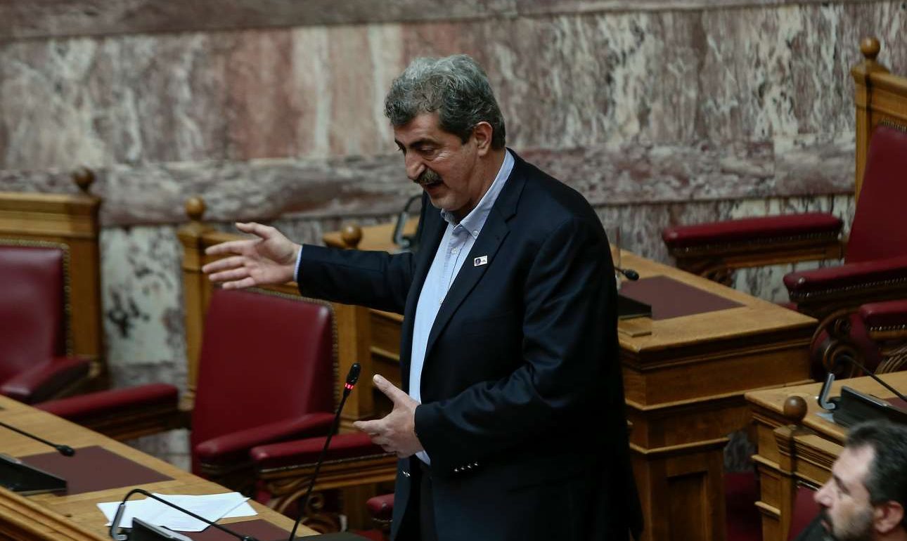 Πολάκης κατά επιτρόπου Αντριουκάιτις: «Το τσιγάρο θα το κόψω όποτε θέλω εγώ, OK guy?»