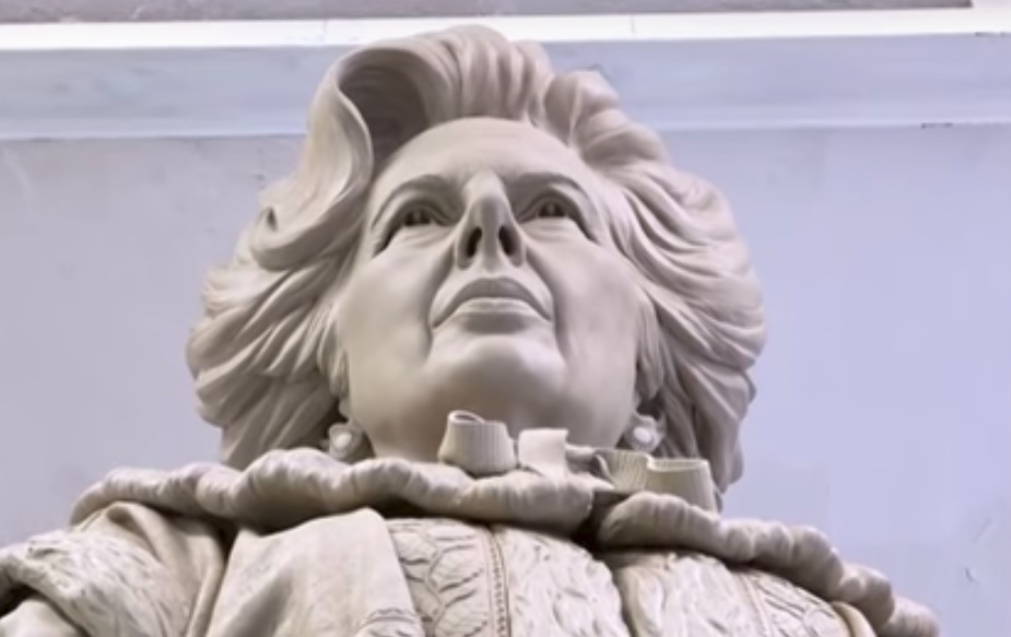 Βρετανία: Ακόμη και χάλκινη, η Σιδηρά Κυρία παραμένει αγέρωχη