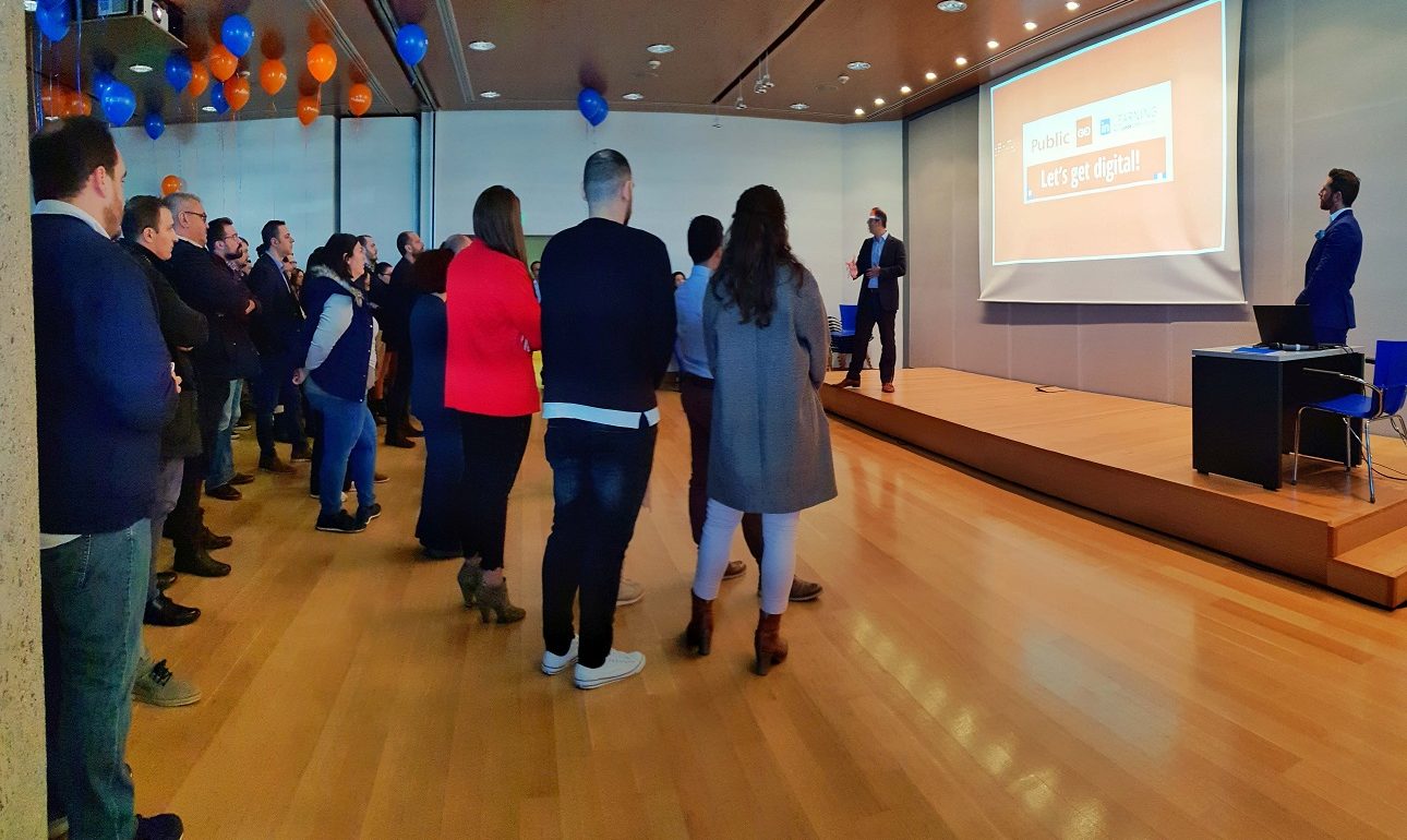 Public: Στρατηγική συνεργασία με το LinkedIn