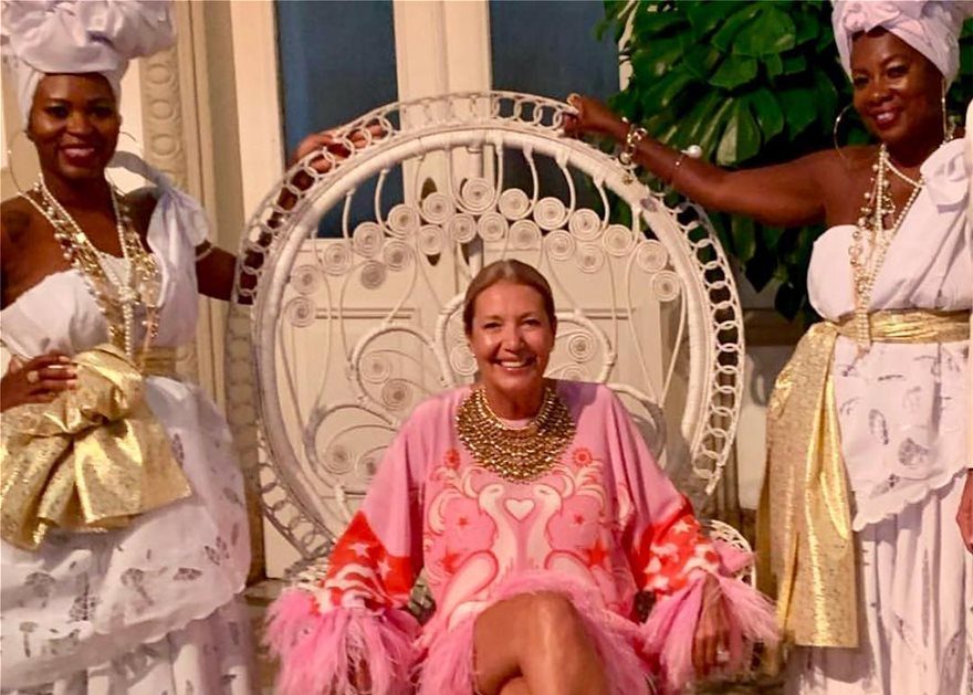 Παραιτήθηκε η διευθύντρια της βραζιλιάνικης Vogue που πόζαρε με μαύρες «σκλάβες»