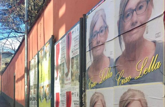 Ερωτευμένος γέμισε το Μιλάνο με αφίσες της νεκρής γυναίκας του