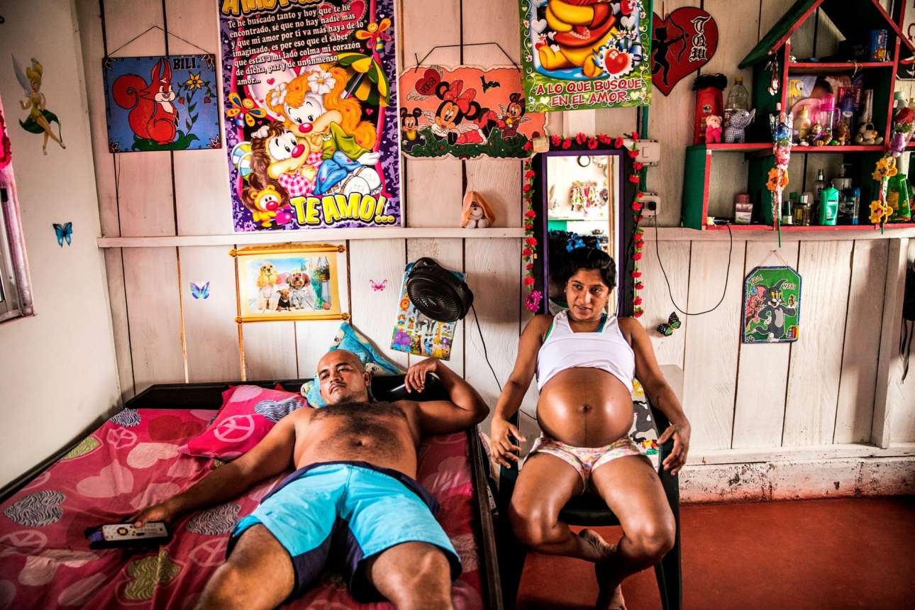 Η Γιορλάντις ζει με τον σύντροφό της σε έναν προσωρινό καταυλισμό στην Κολίνας και είναι έγκυος για έκτη φορά. Οι υπόλοιπες πέντε εγκυμοσύνες της είχαν τερματιστεί κατά τη διάρκεια της συμμετοχής της στις Επαναστατικές Ενοπλες Δυνάμεις της Κολομβίας FARC