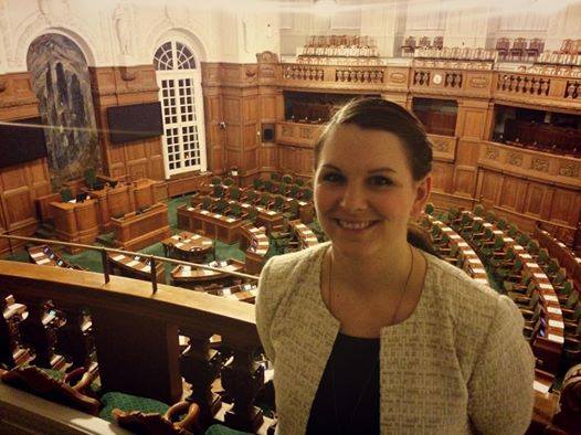 Εδιωξαν δανέζα βουλευτή από το κοινοβούλιο επειδή είχε φέρει μαζί της το μωρό της