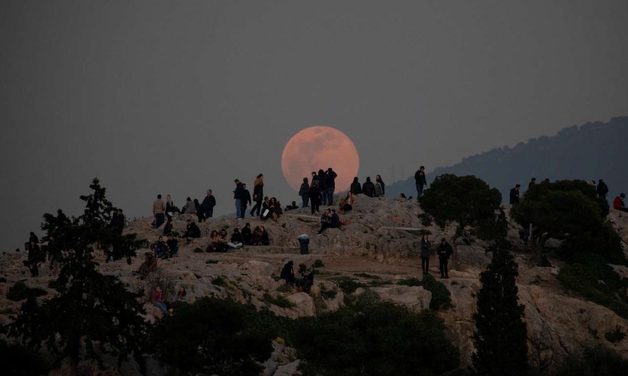 Ερχεται η άνοιξη και φέρνει μαζί της την τρίτη υπερπανσέληνο της χρονιάς