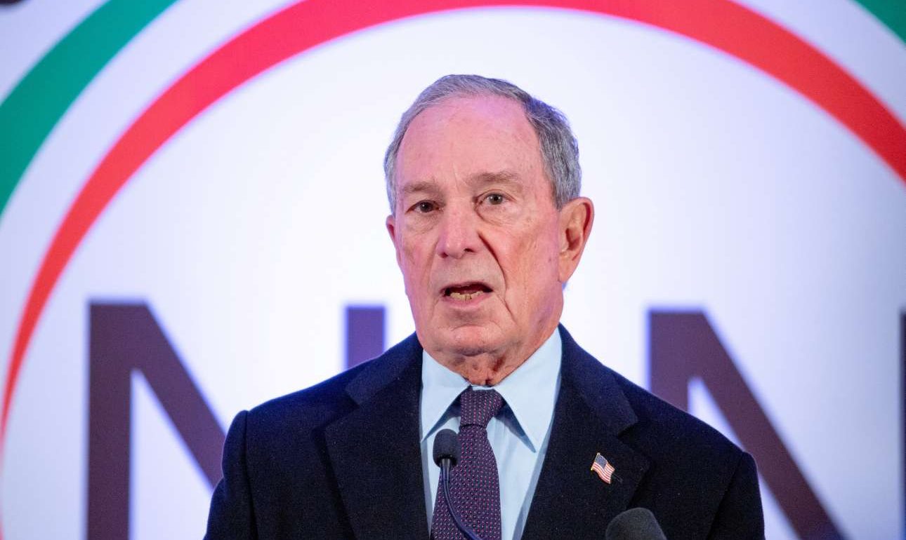 Ο Μπλούμπεργκ δεν θα είναι υποψήφιος το 2020, αλλά θα αγωνιστεί κατά του Τραμπ