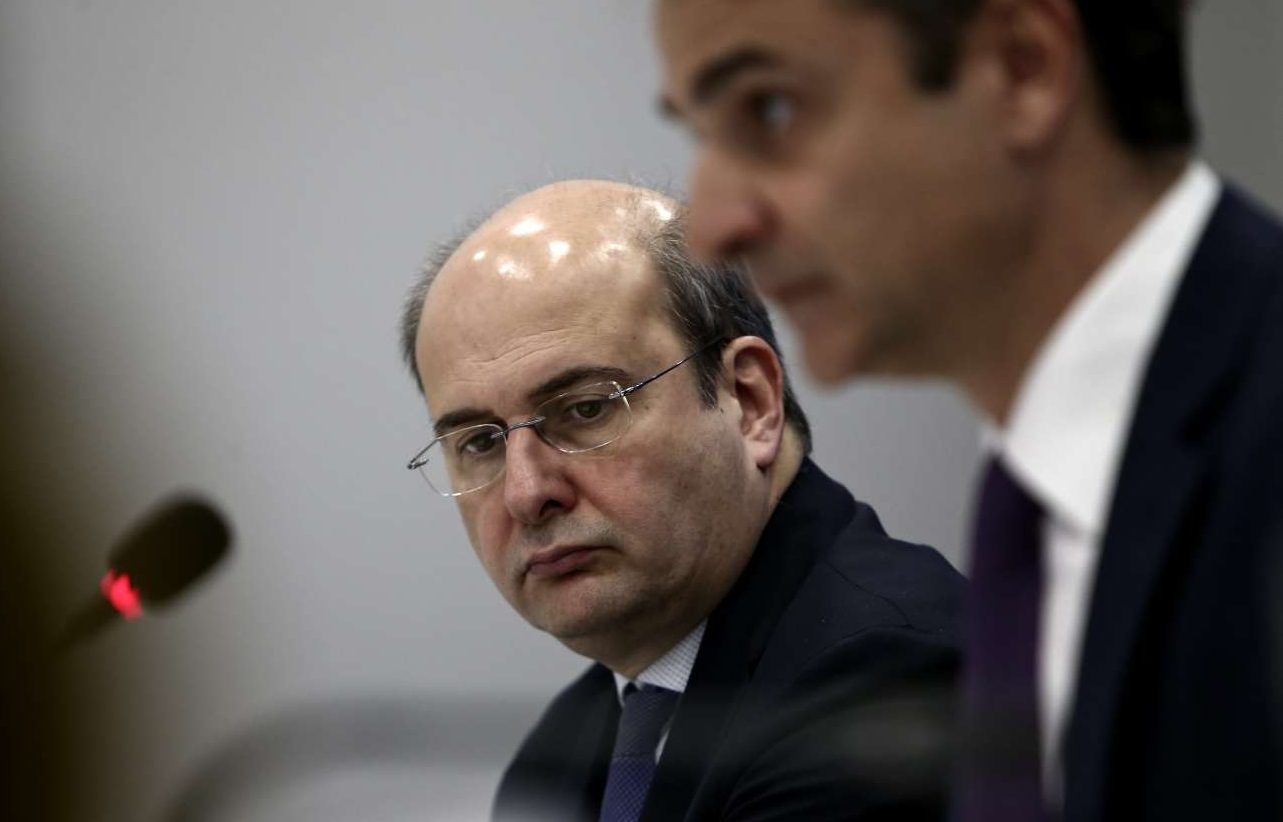 Πρεμιέρα χαμηλών τόνων και υψηλών συμβολισμών για τον Κωστή Χατζηδάκη