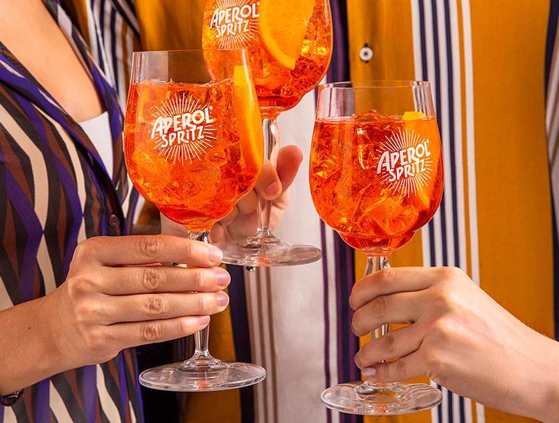 Η Goldman Sachs πίνει στην υγειά του Aperol