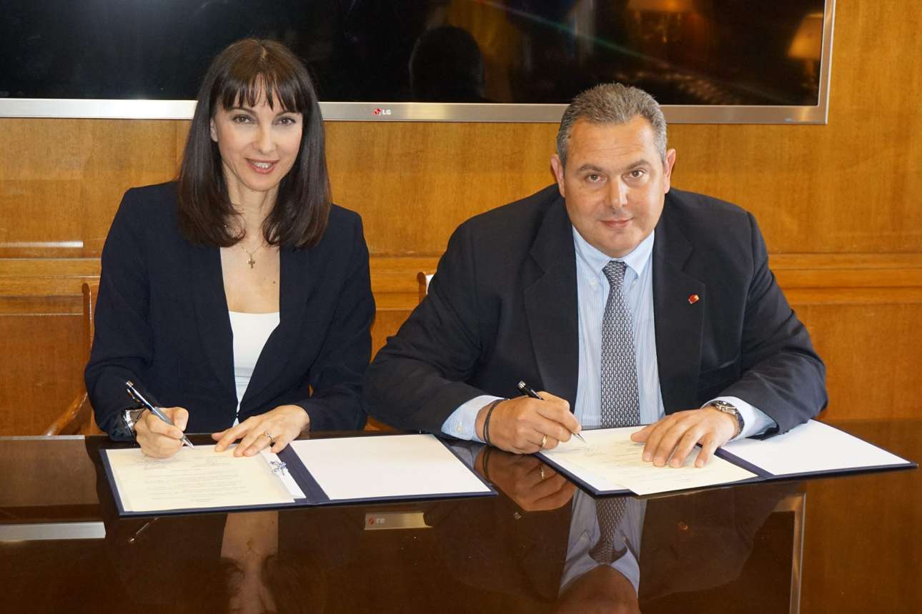 Ελενα Κουντουρά: «Ευχαριστώ τον Πρωθυπουργό» - Καμμένος: «Είσαι πολιτική συνοδός πολυτελείας»